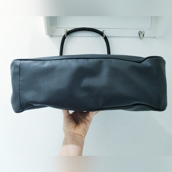 Michael Kors Black Pebbled Leather Hobo Shoulder Bag with Goldtone Logo - Picture 7 of 14